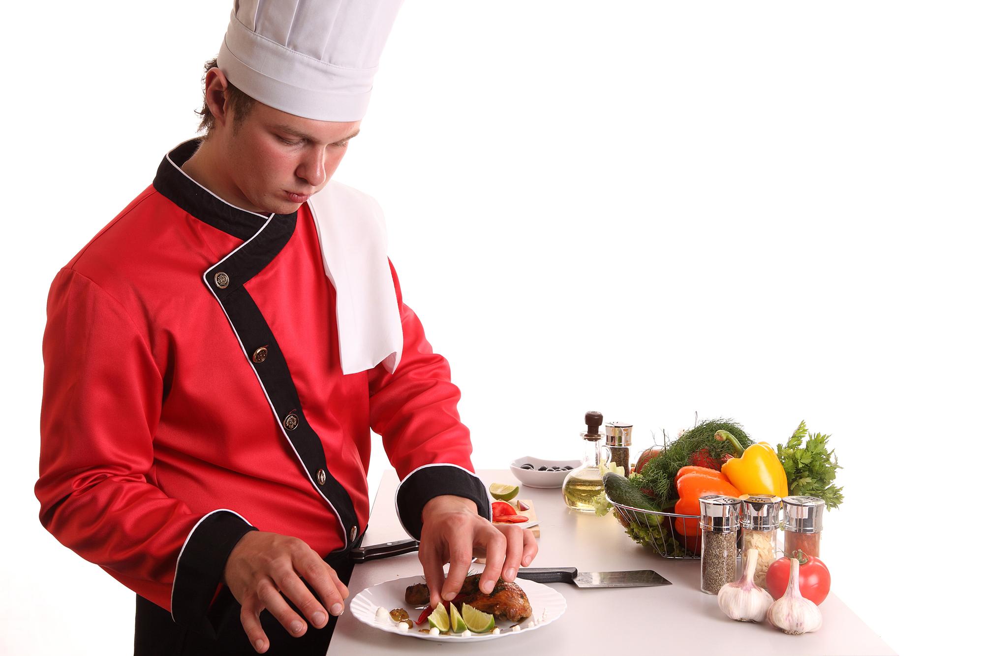 Chef che prepara un piatto veloce